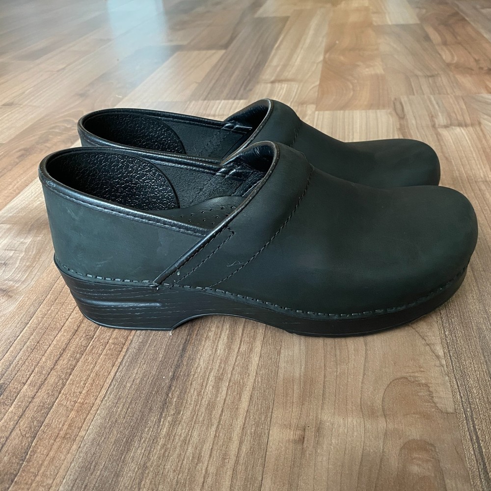 Dansko Narrow Pro-oiled Black Mule Clog Nursing Shoe Size EU 41 or US 9.5-10